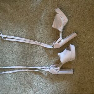 Shoe Dazzle Cream Platform Heels